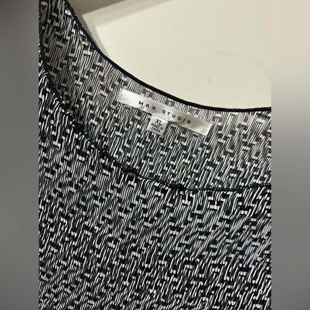 Max Studio Black and White Geometric Midi Dress - Picture 4 of 6